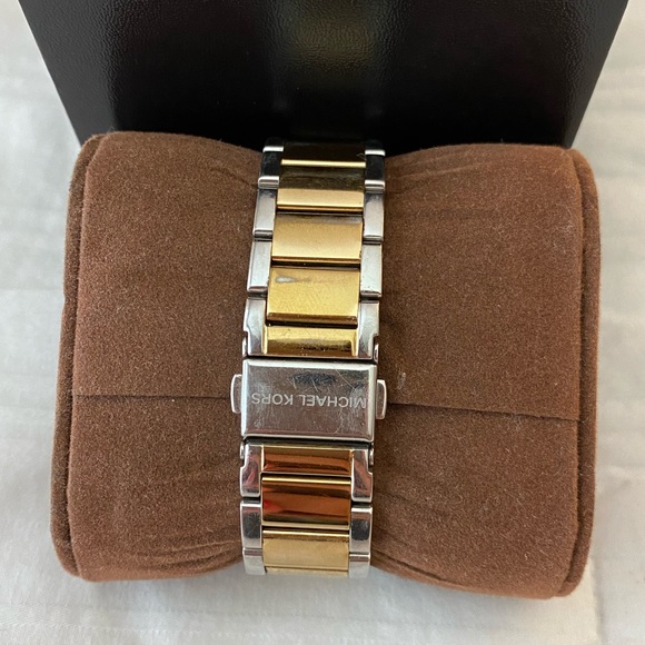 Michael Kors Watch - Picture 4 of 8